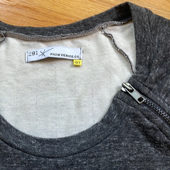 Designer jersey tee with zipper detail - Picture 2 of 6